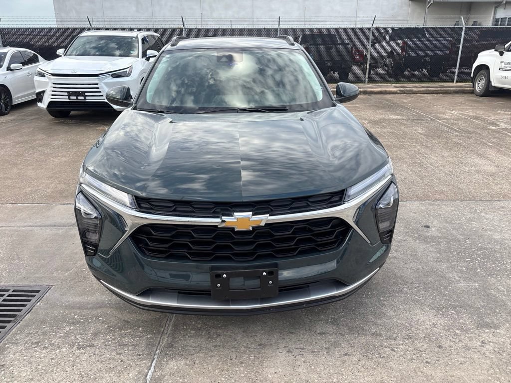 Used 2026 Chevrolet Trax LT FWD image 2