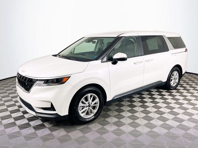 Used 2023 Kia Carnival LX image 4