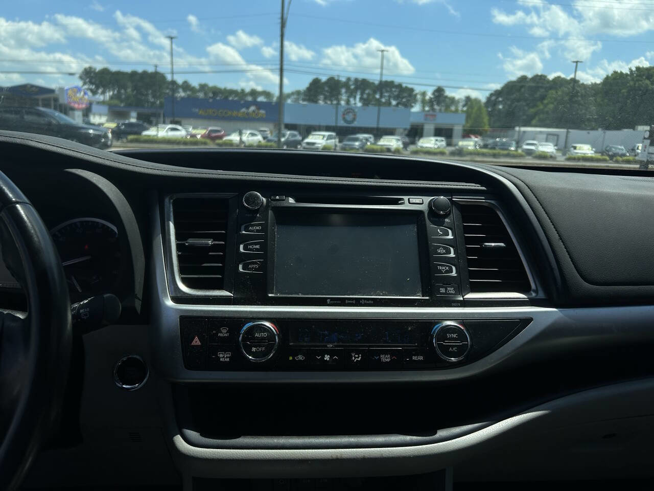 Used 2018 Toyota Highlander XLE image 11