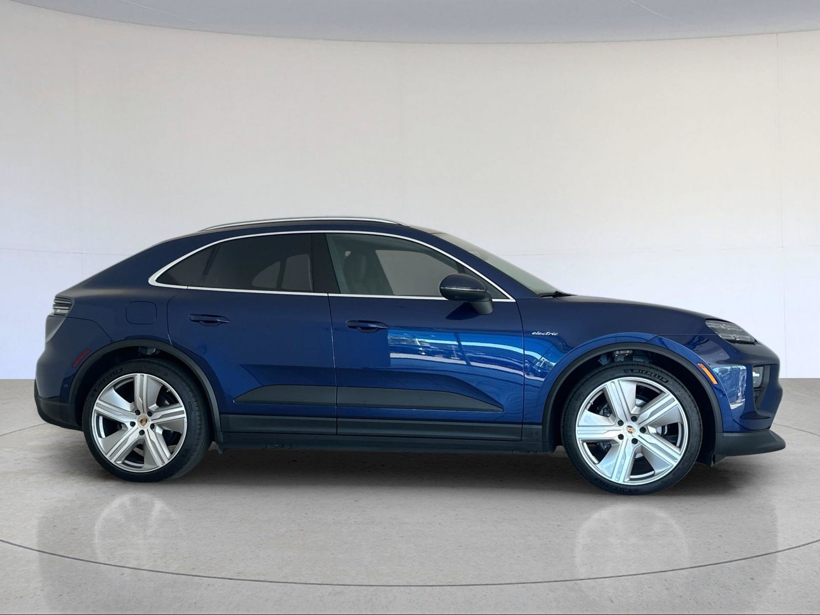 Certified 2024 Porsche Macan 4 Electric AWD/4WD image 9