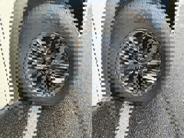 Used 2022 Nissan Rogue S image 32