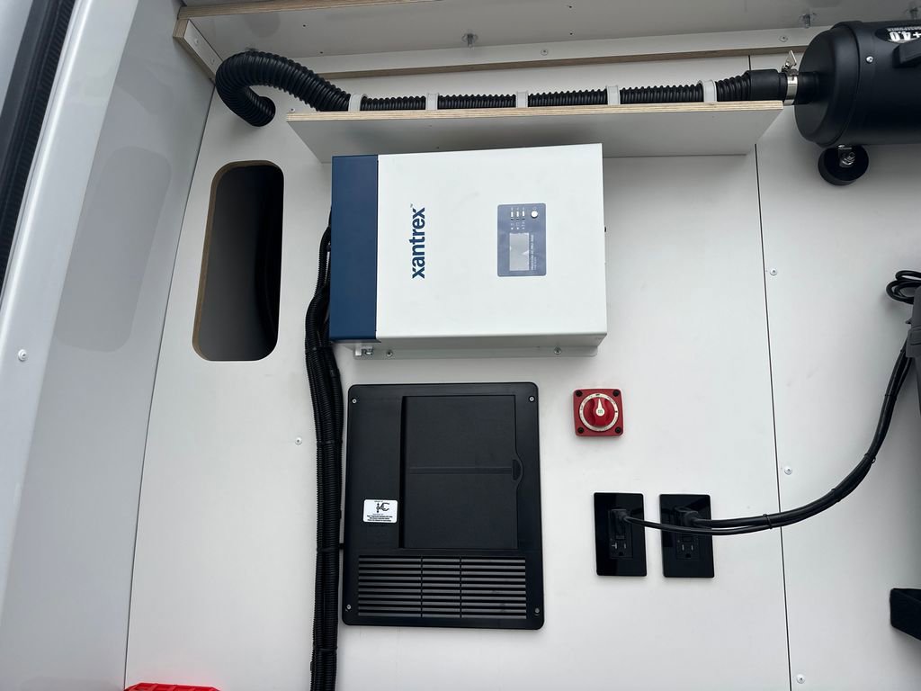 Used 2025 Mercedes-Benz Sprinter 2500 image 28