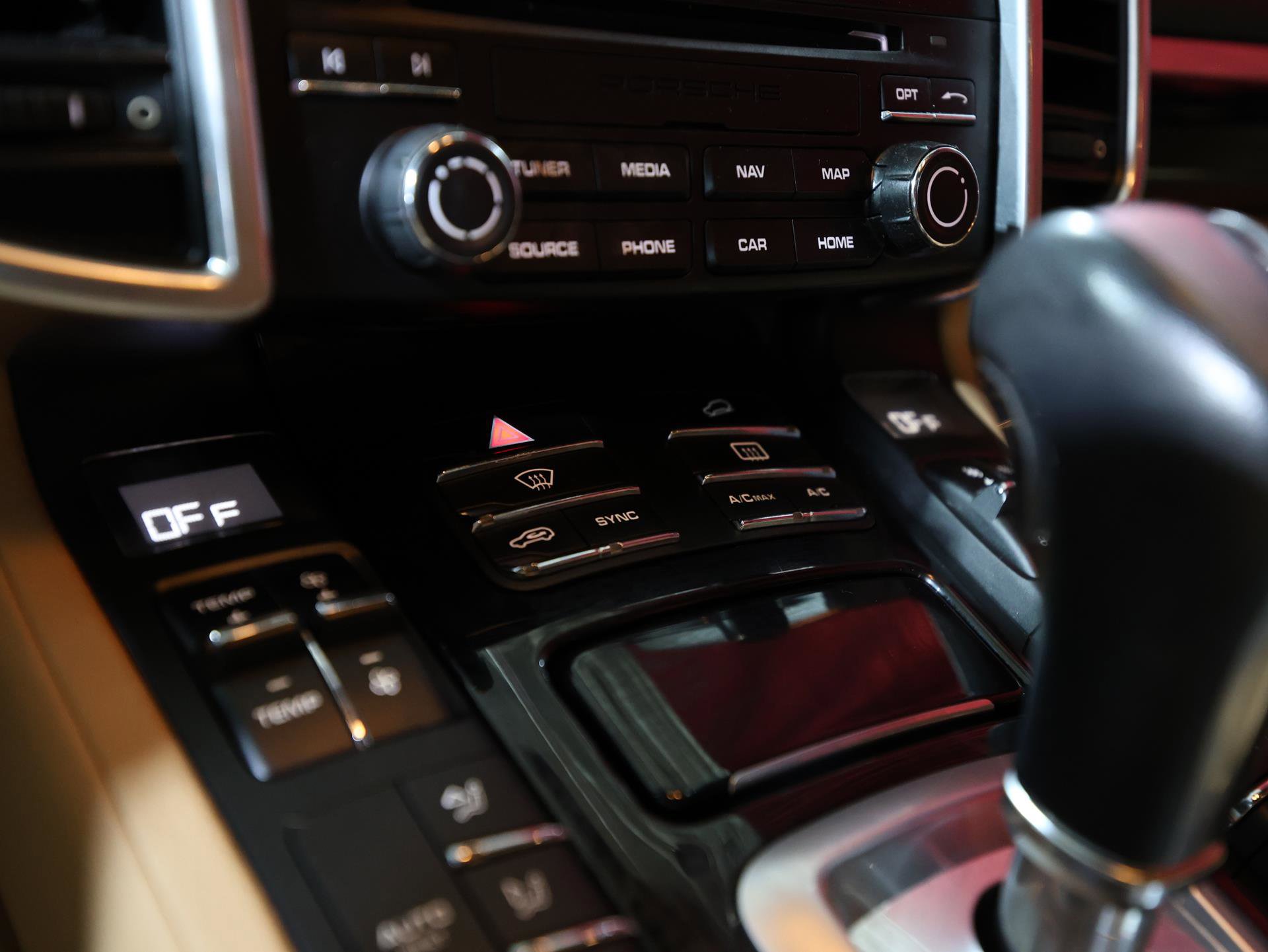 Used 2017 Porsche Cayenne image 20