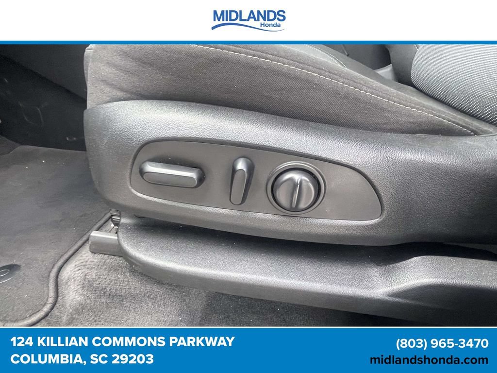 Used 2020 Chevrolet Traverse LT FWD image 16