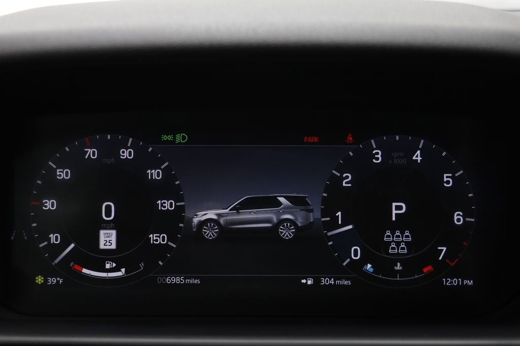 Used 2025 Land Rover Discovery S image 7