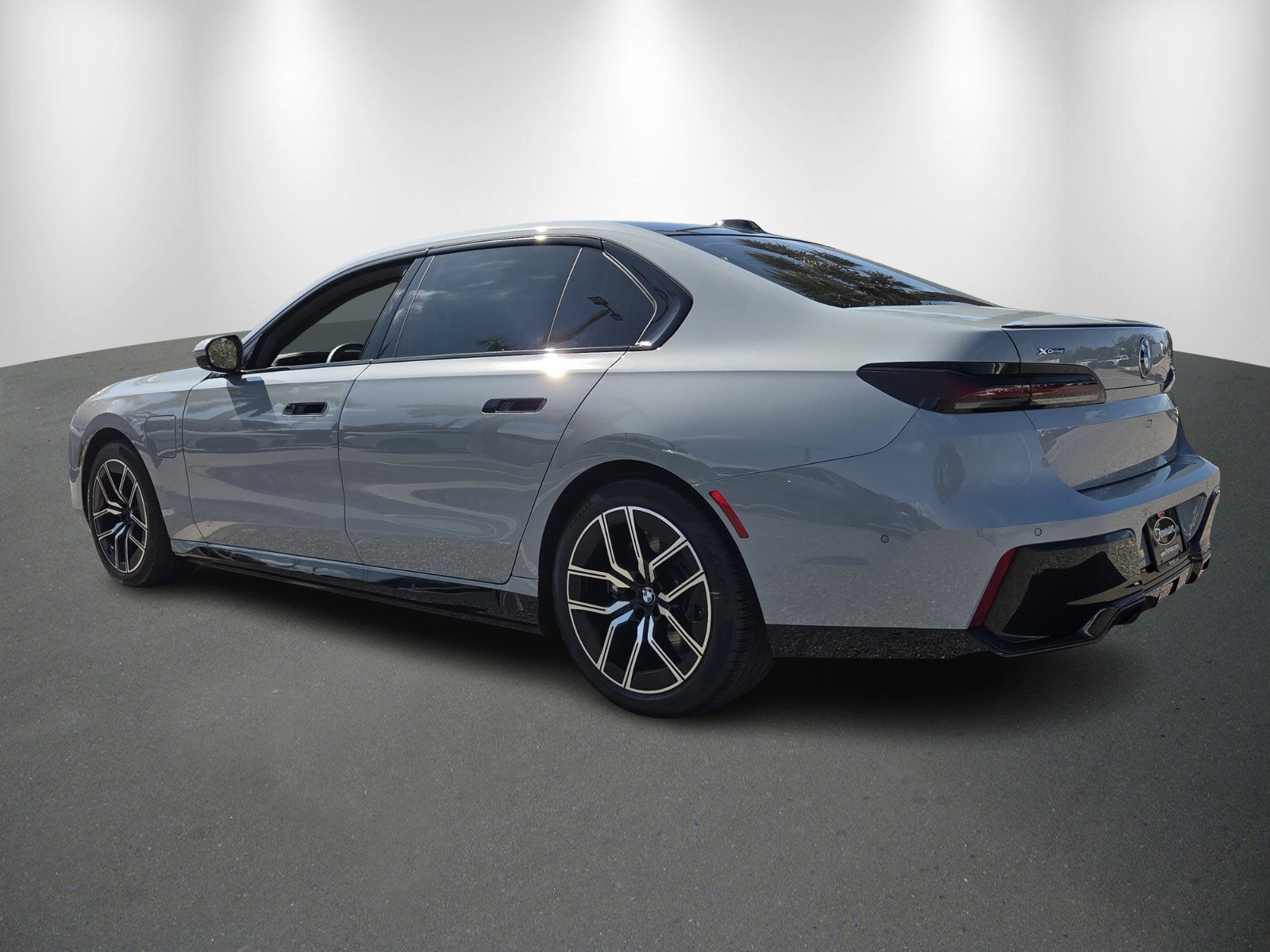 New 2026 BMW 750e xDrive w/ Executive Package image 5