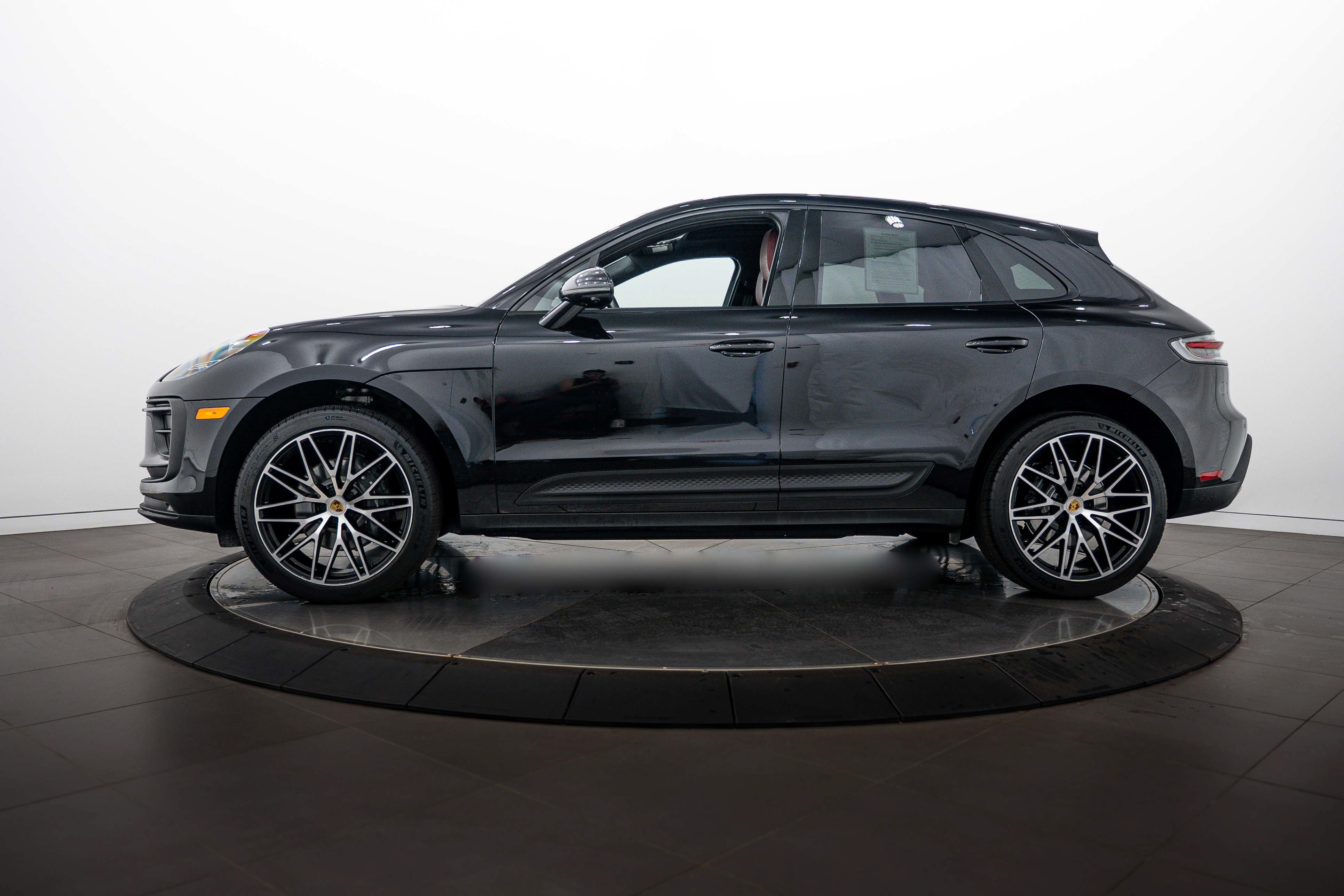 Certified 2026 Porsche Macan AWD/4WD image 2