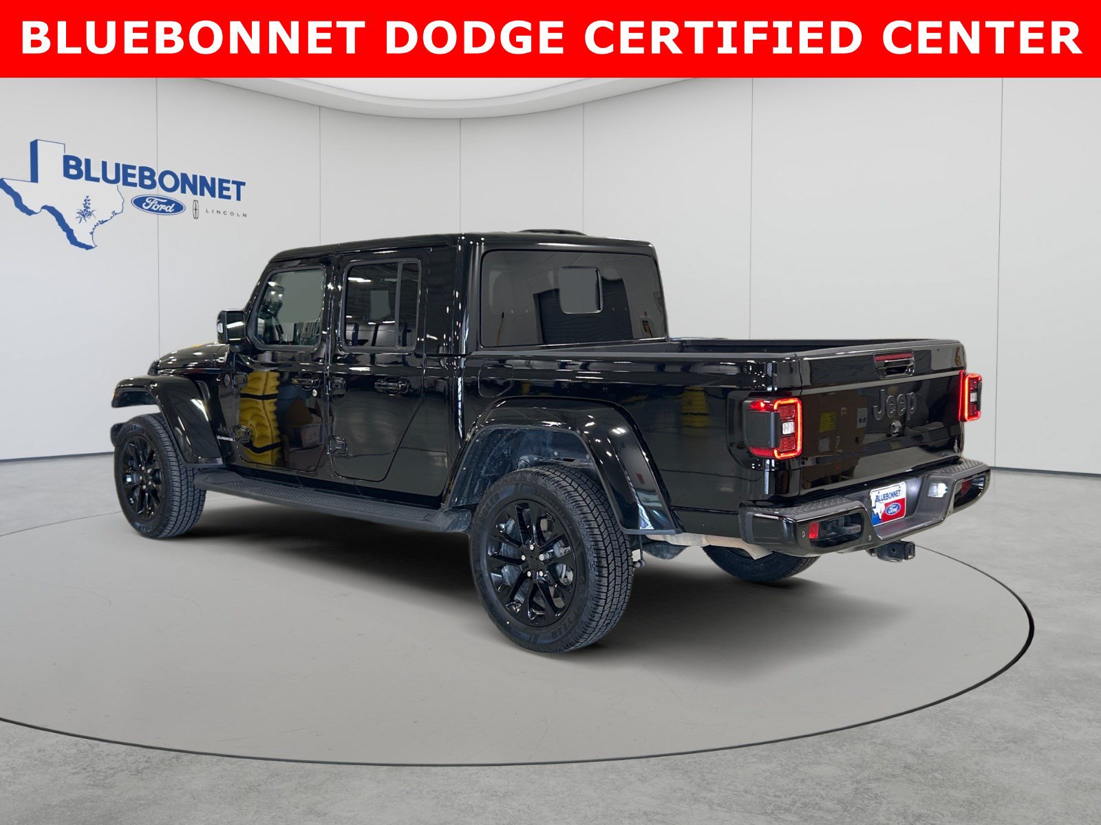 Used 2022 Jeep Gladiator Overland AWD/4WD image 7