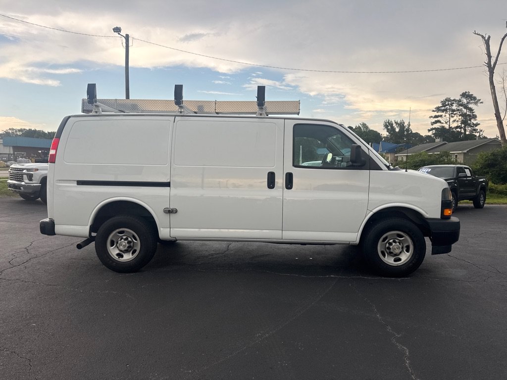 Used 2022 Chevrolet Express 3500 w/ Driver Convenience Package RWD image 6