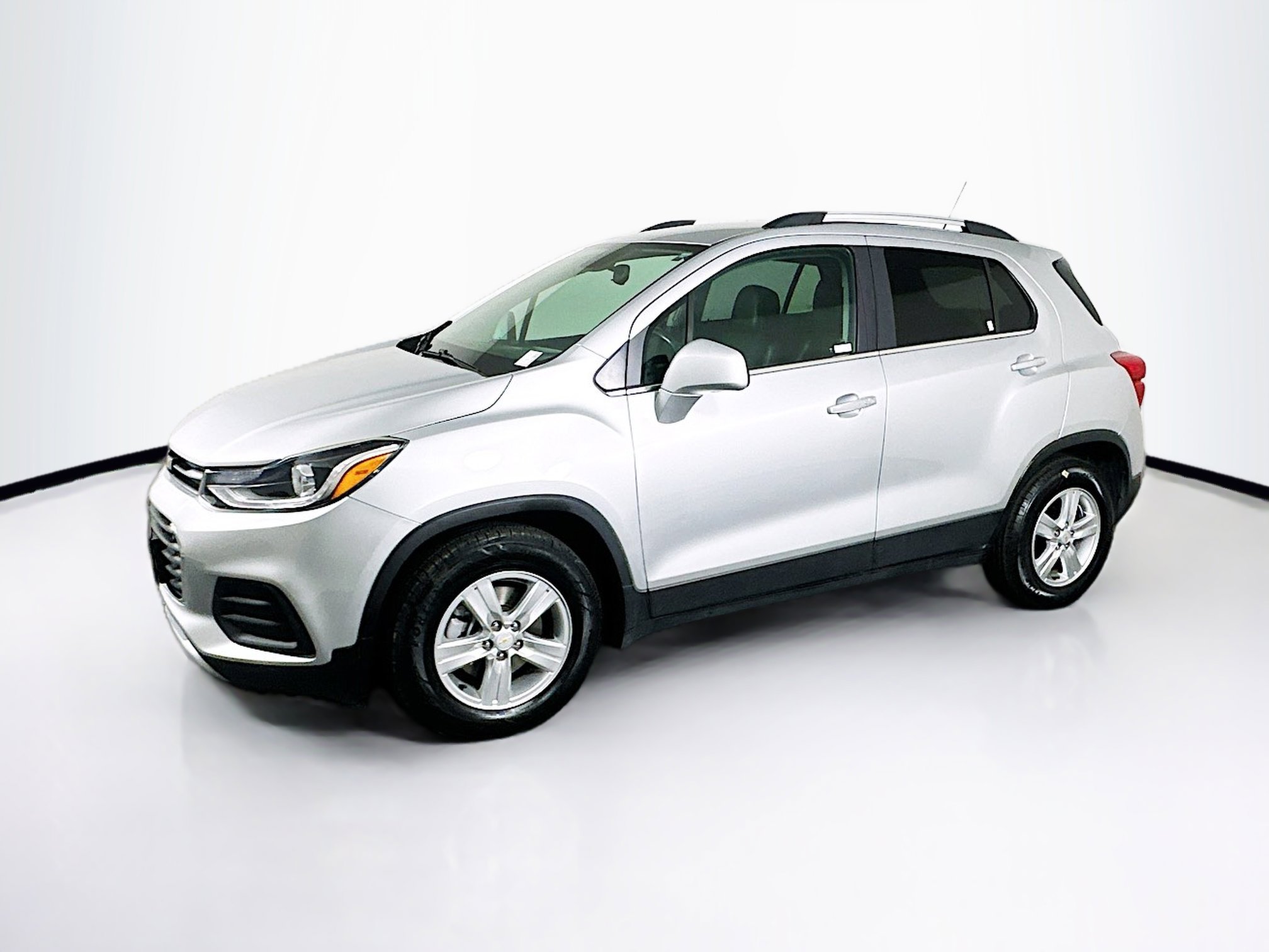 Used 2019 Chevrolet Trax LT w/ LT Convenience Package image 4