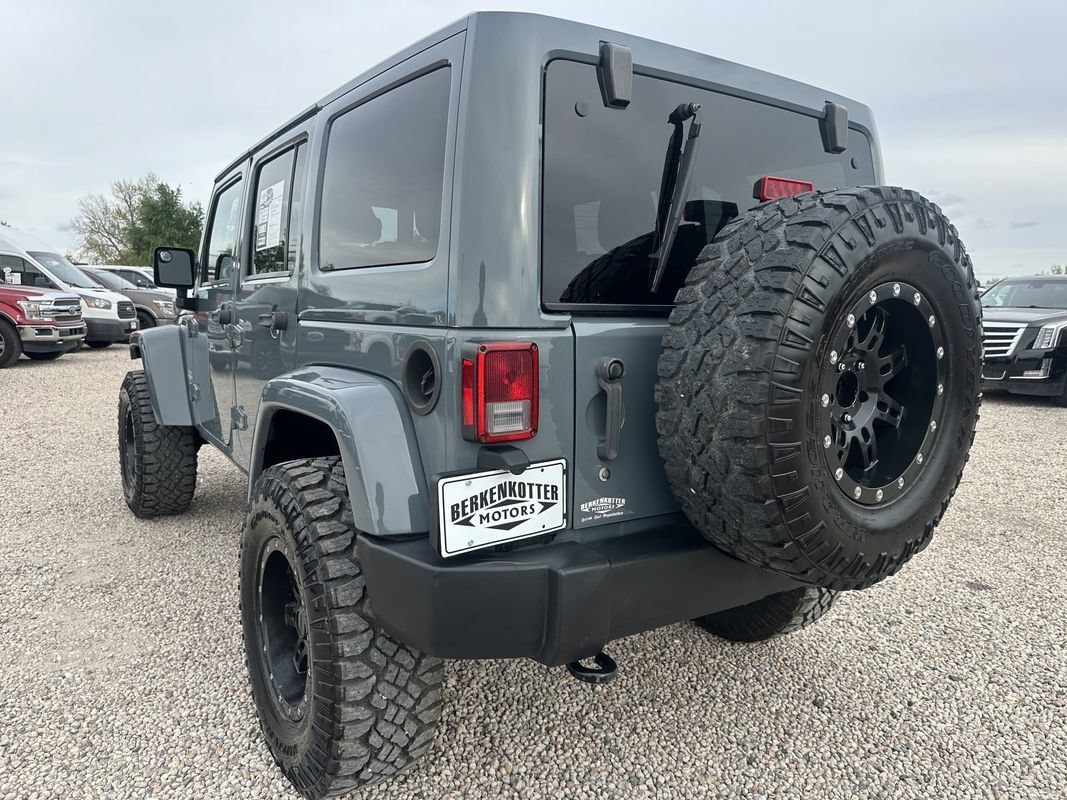 Used 2014 Jeep Wrangler Unlimited Sahara w/ Connectivity Group AWD/4WD image 8