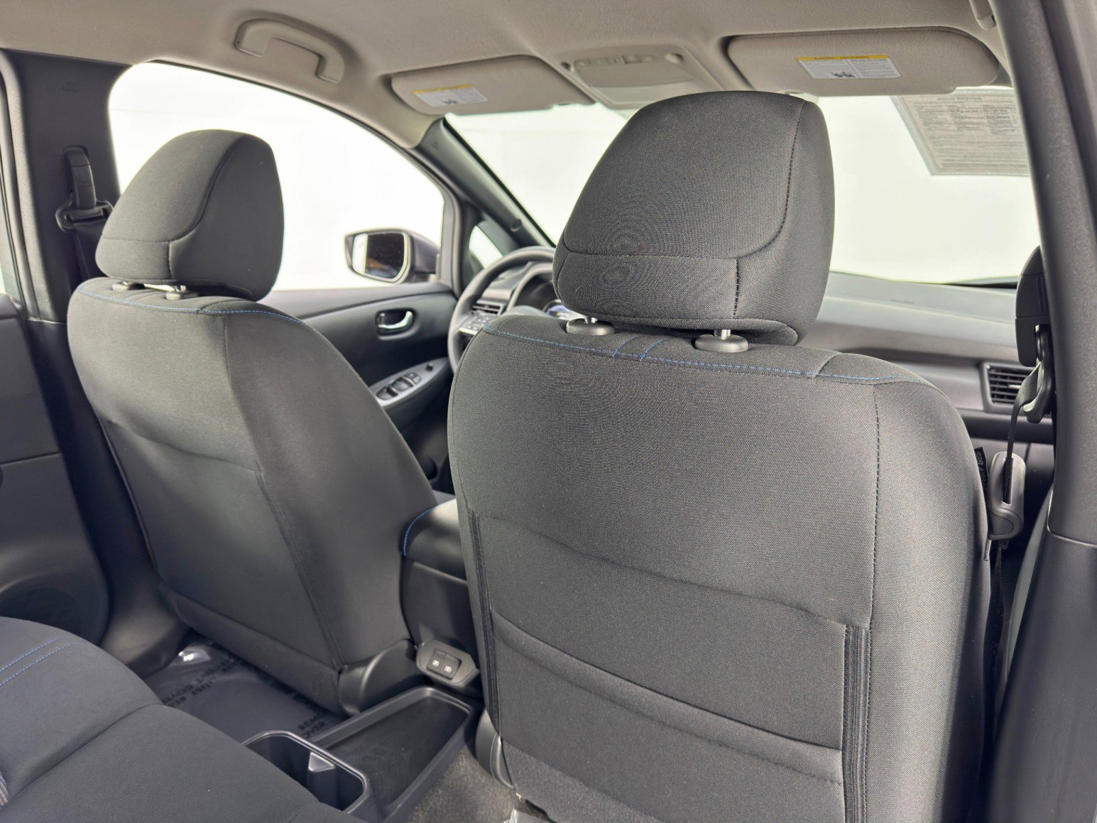 Used 2025 Nissan Leaf S image 29