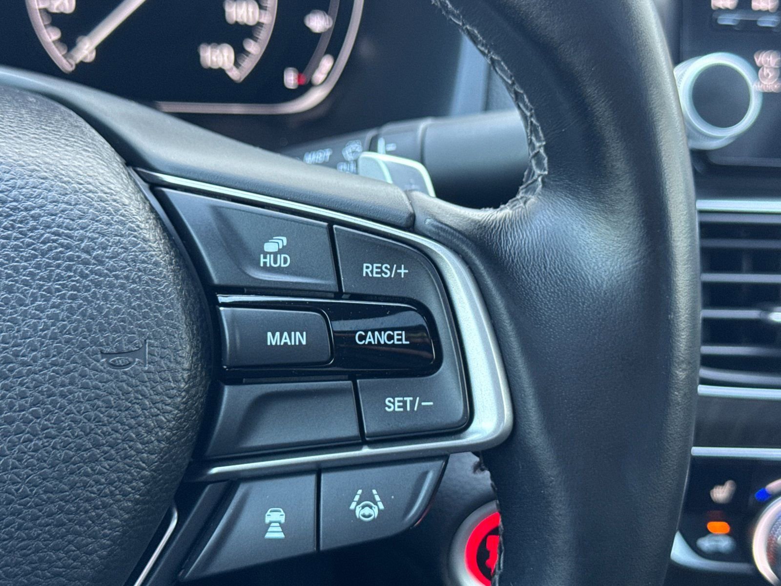 Used 2018 Honda Accord Touring image 28