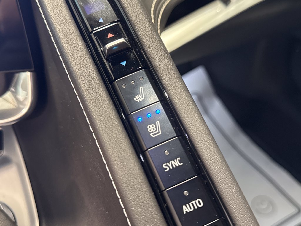 Used 2020 Chevrolet Corvette Stingray Preferred Cpe w/ 2LT Preferred Equipment Group RWD image 15