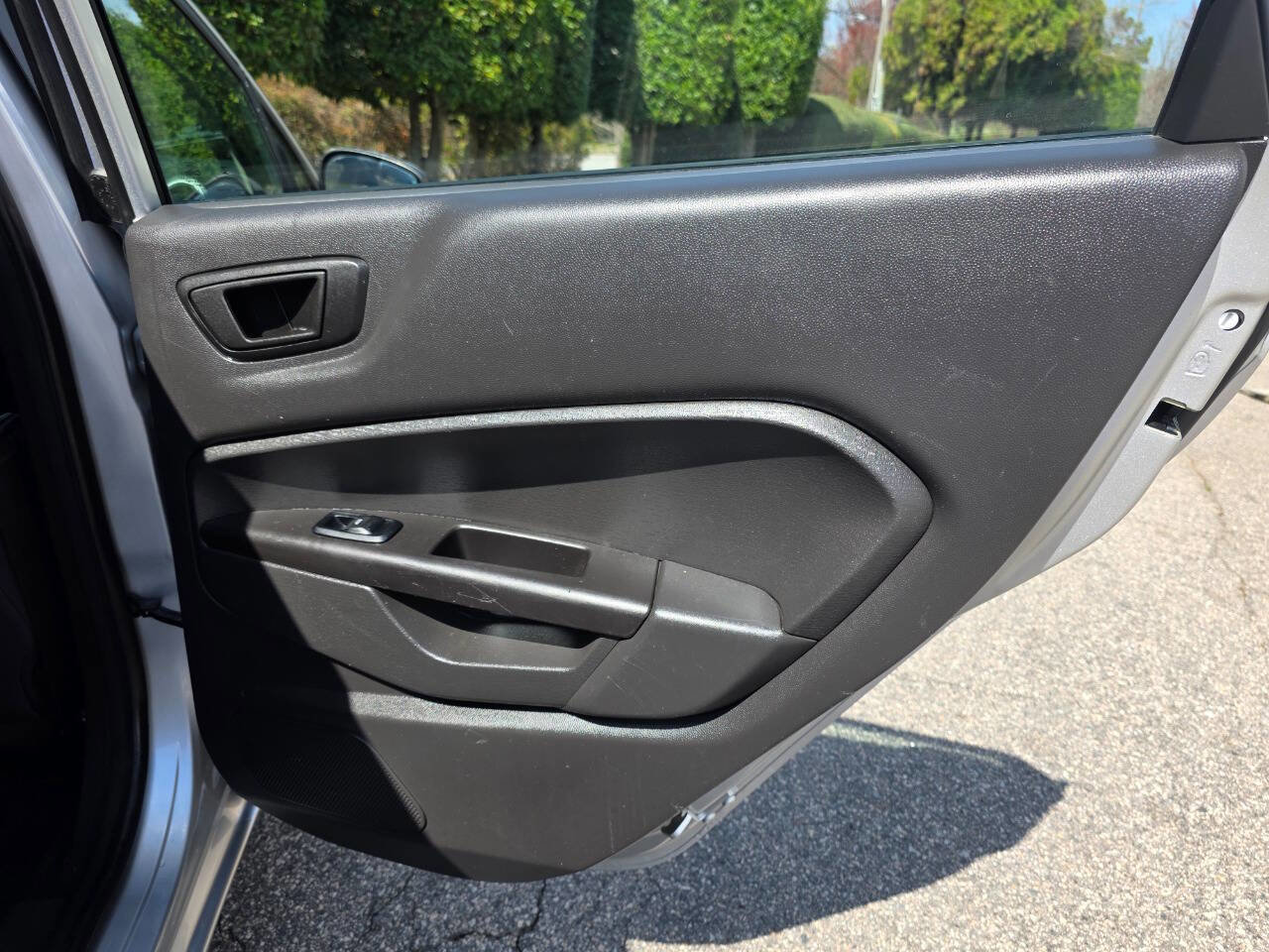 Used 2017 Ford Fiesta SE image 24