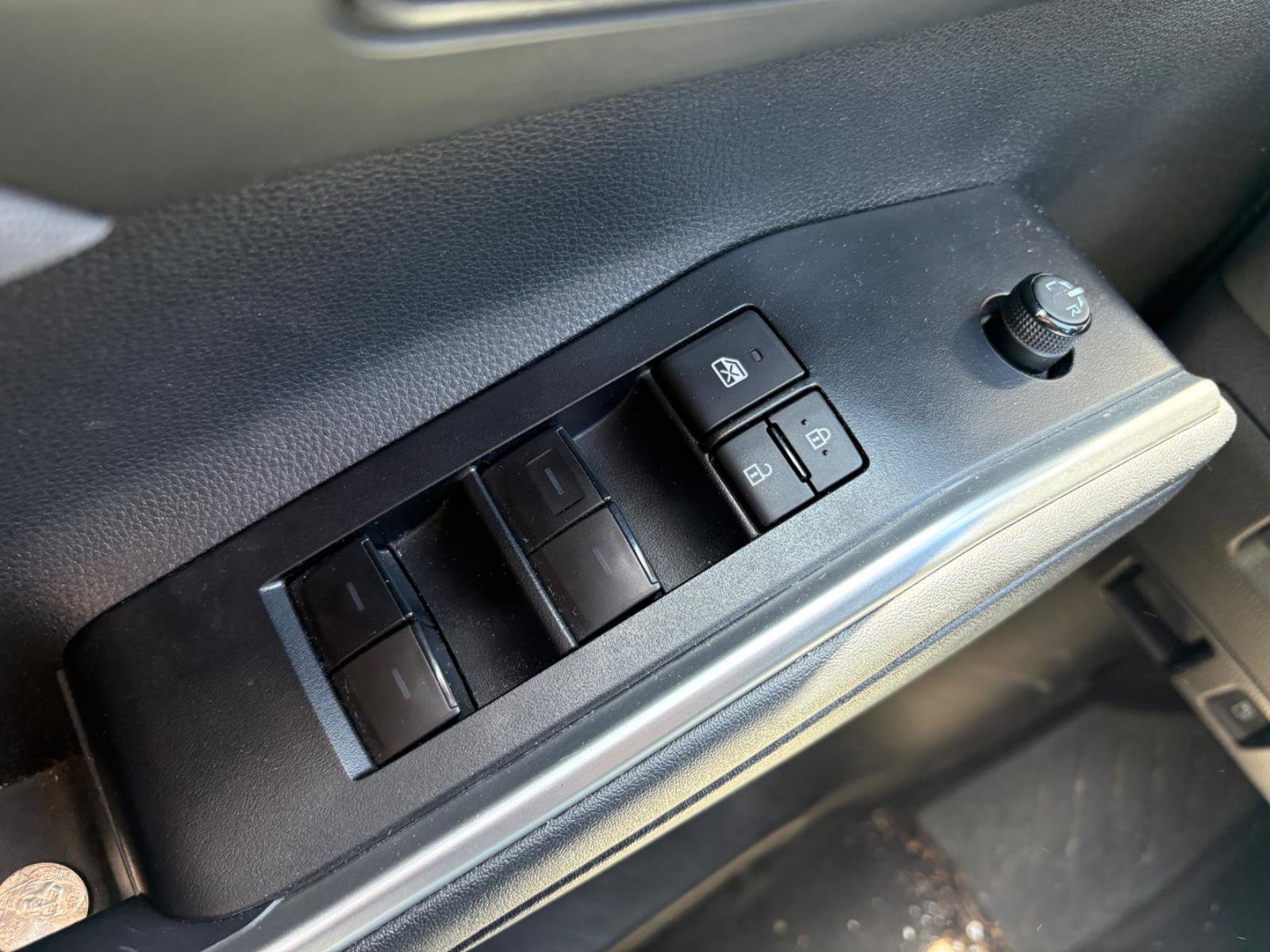 Used 2024 Toyota Highlander LE FWD image 32