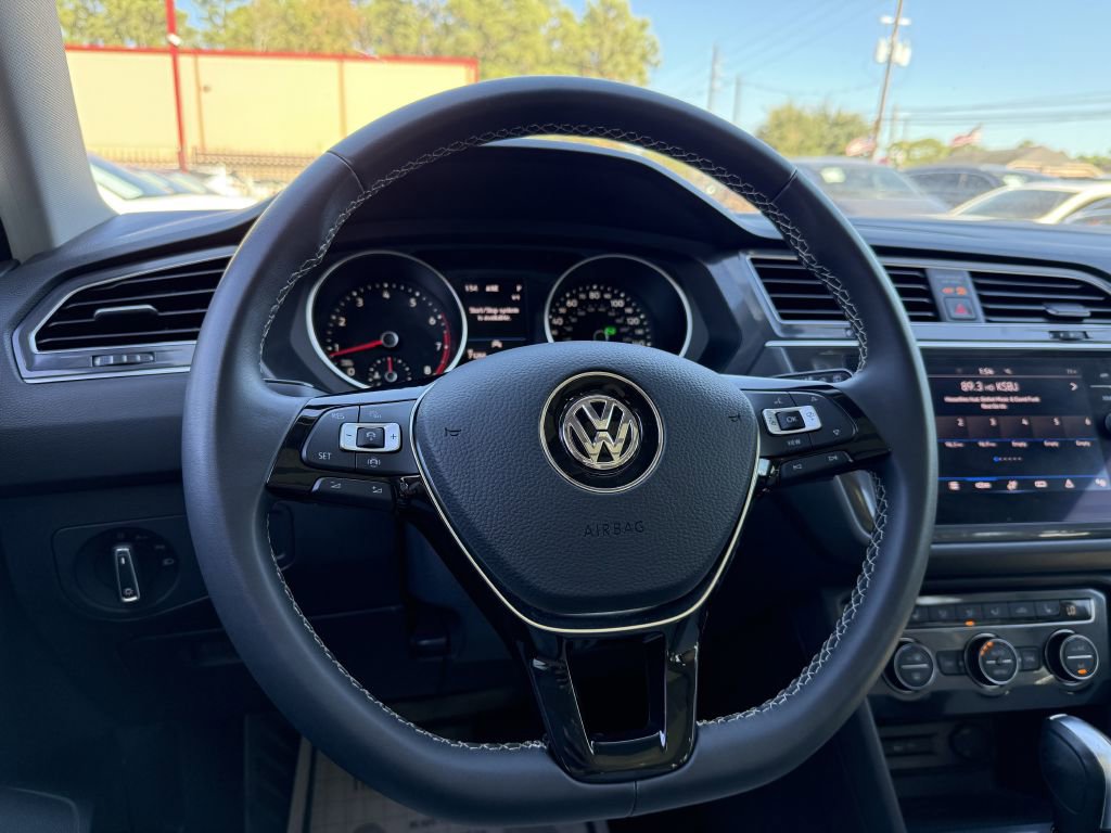 Used 2021 Volkswagen Tiguan SE w/ Panoramic Sunroof Package AWD/4WD image 21