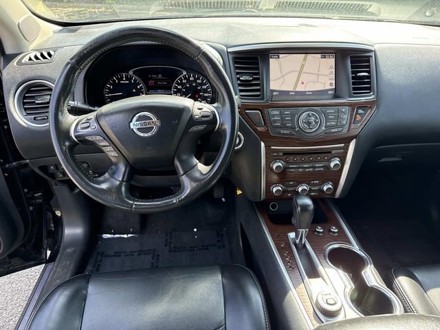 Used 2017 Nissan Pathfinder Platinum w/ Family Entertainment Package AWD/4WD image 18
