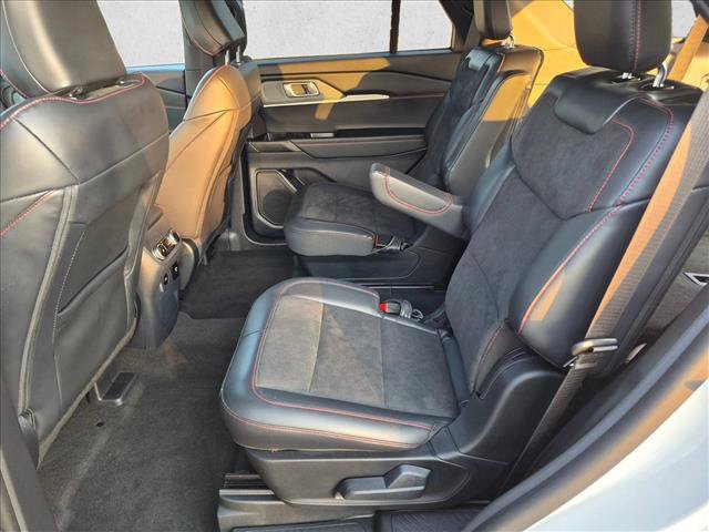 Used 2025 Ford Explorer ST AWD/4WD image 17
