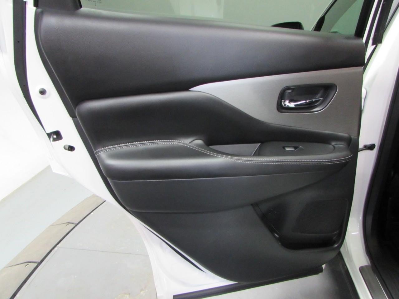 Used 2023 Nissan Murano SV w/ SV Midnight Edition Package AWD/4WD image 14