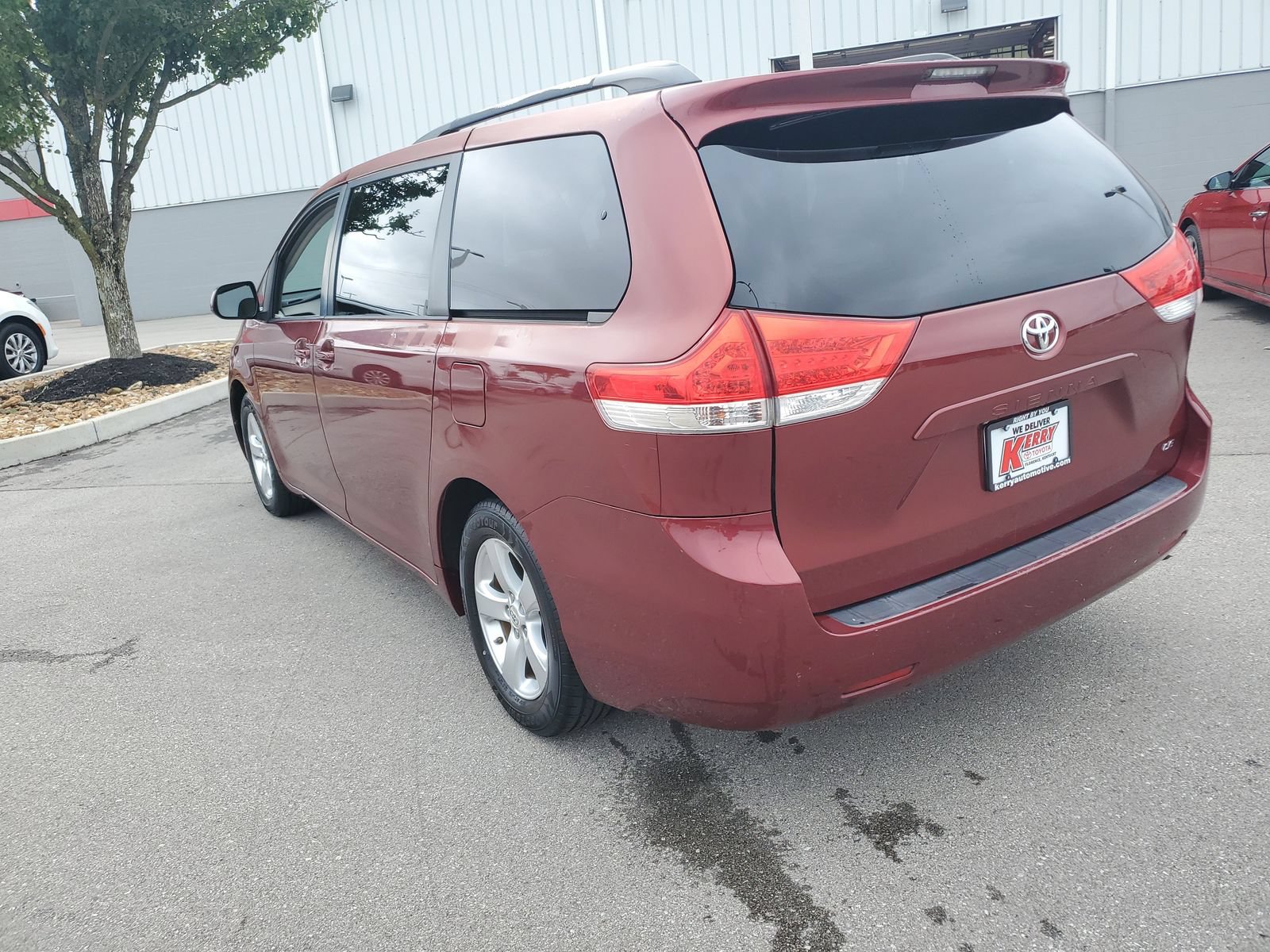 Used 2011 Toyota Sienna LE FWD image 3