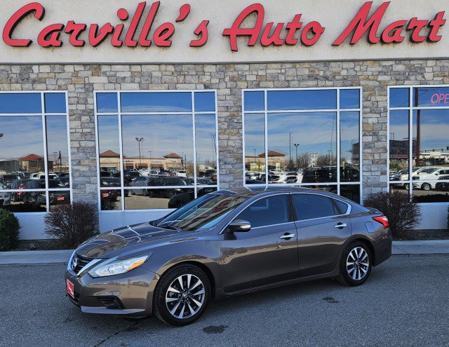 Used 2017 Nissan Altima 2.5 SL w/ Moonroof Package