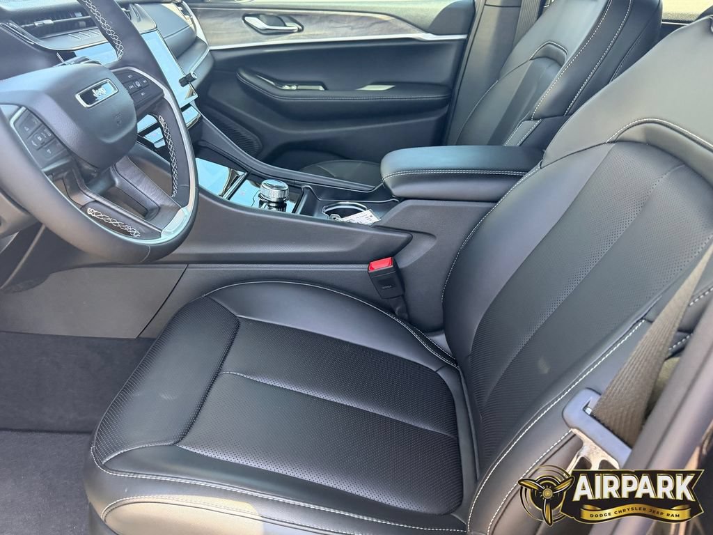 New 2026 Jeep Grand Cherokee Limited w/ Luxury Tech Group II AWD/4WD image 14