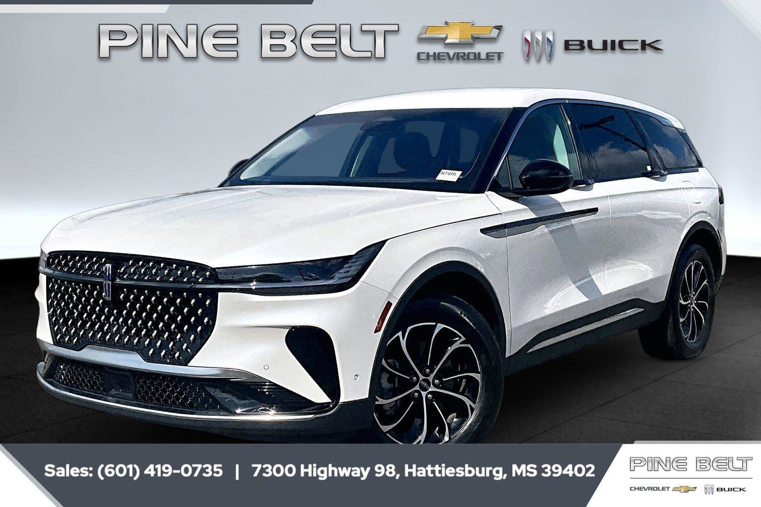 Used 2024 Lincoln Nautilus Premier AWD/4WD image 10