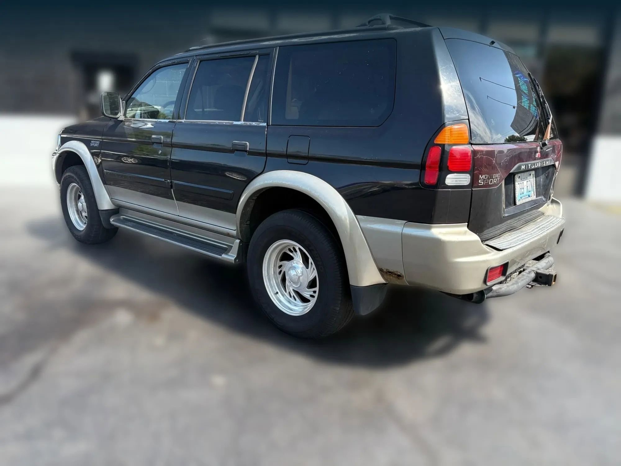 Used 2000 Mitsubishi Montero Sport XLS image 3