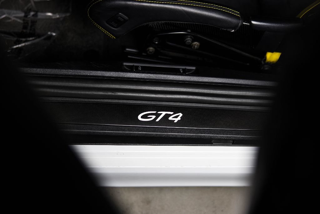 Used 2016 Porsche Cayman GT4 RWD image 10