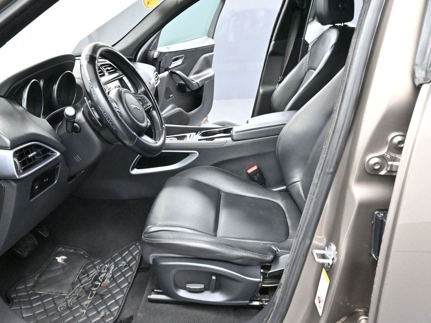 Used 2017 Jaguar F-PACE Premium image 14