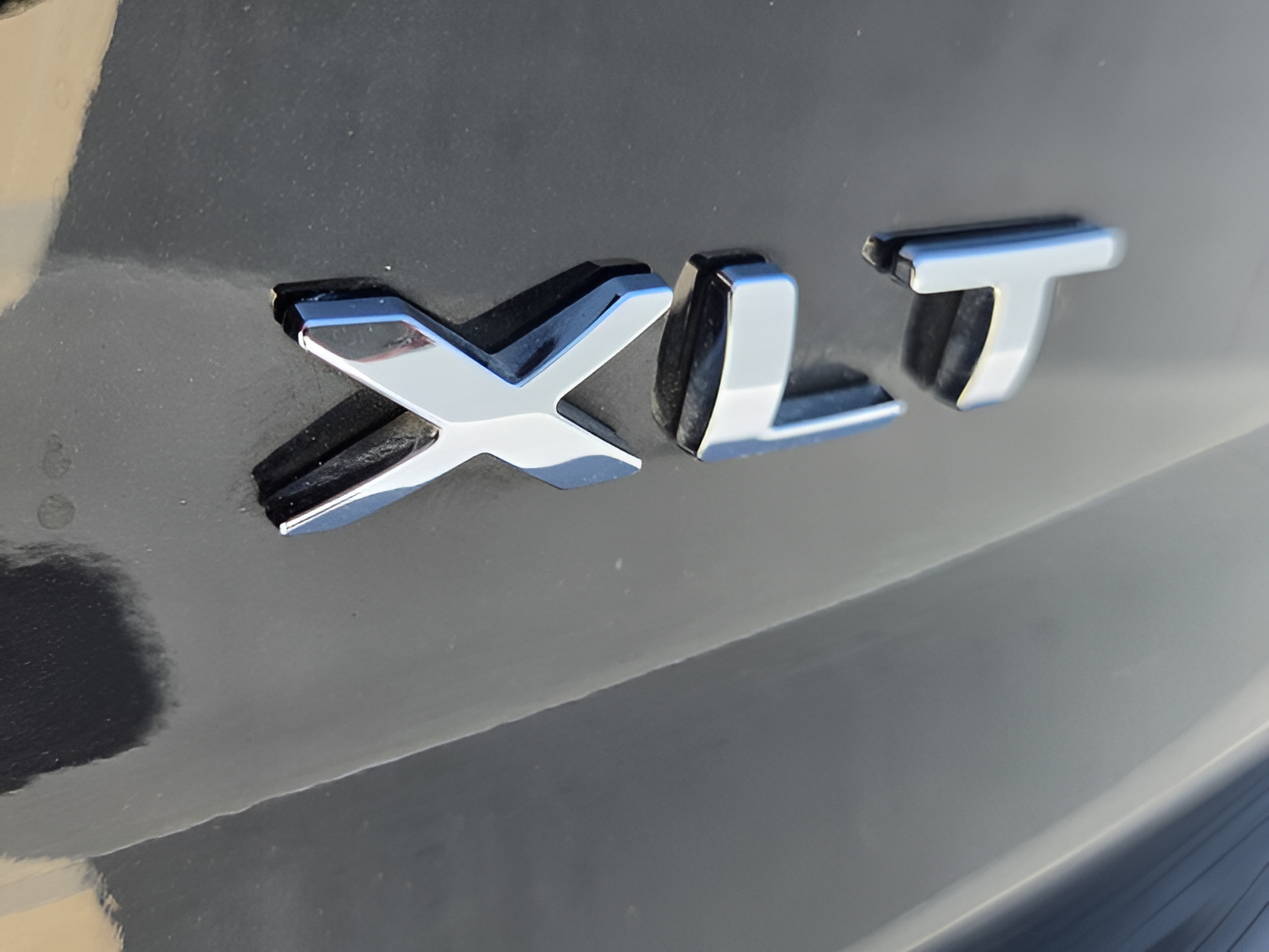 Used 2019 Ford Explorer XLT w/ Equipment Group 202A FWD image 33