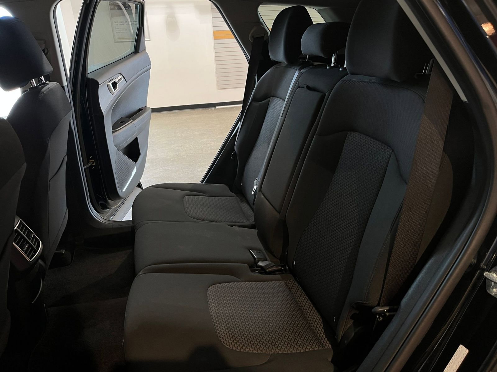 Used 2025 Kia Sportage LX image 39