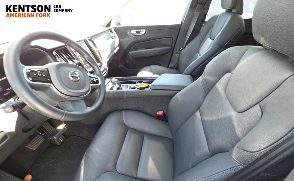 Used 2025 Volvo XC60 B5 Plus AWD/4WD image 6