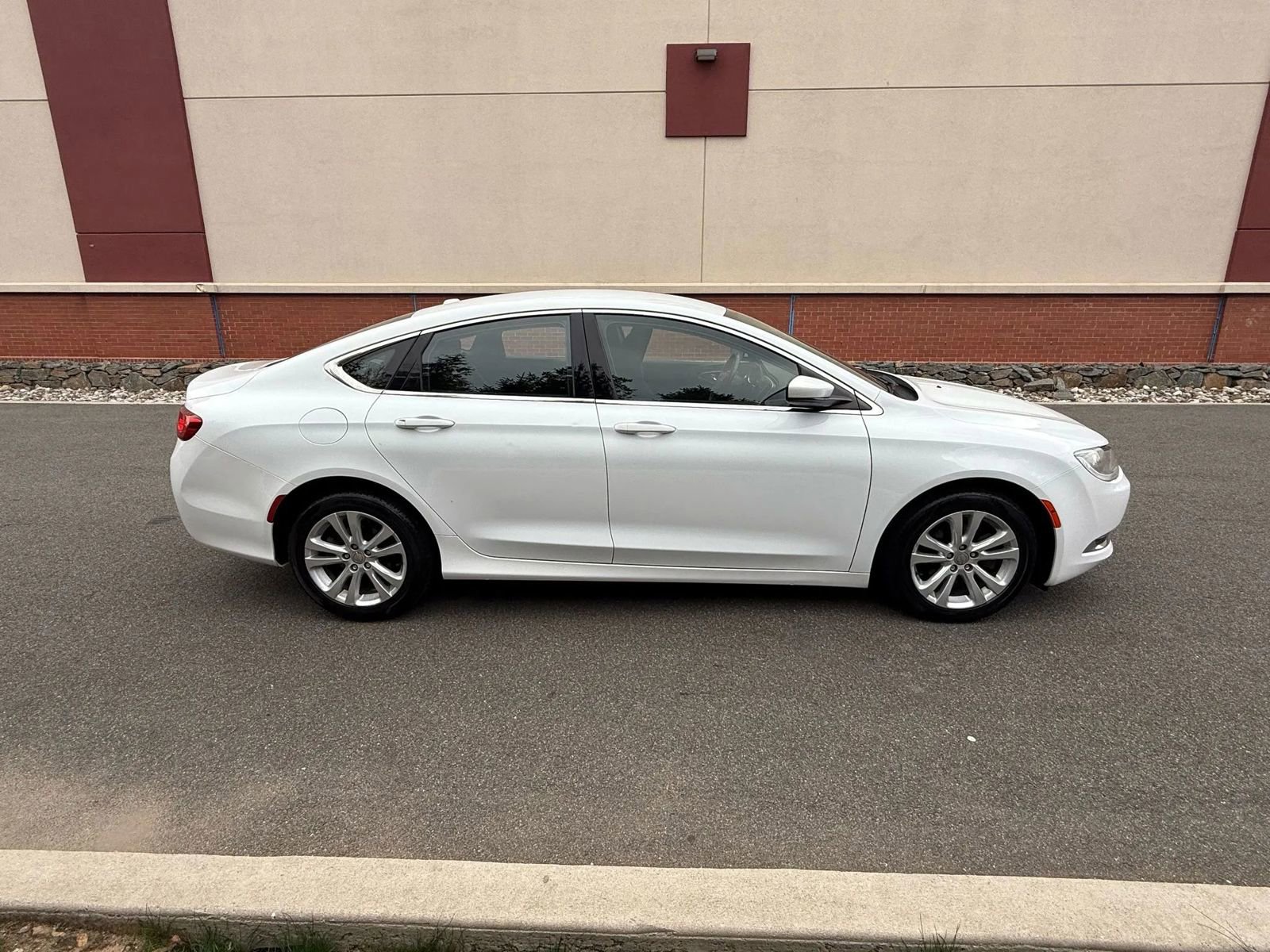 Used 2015 Chrysler 200 Limited w/ Convenience Group image 8
