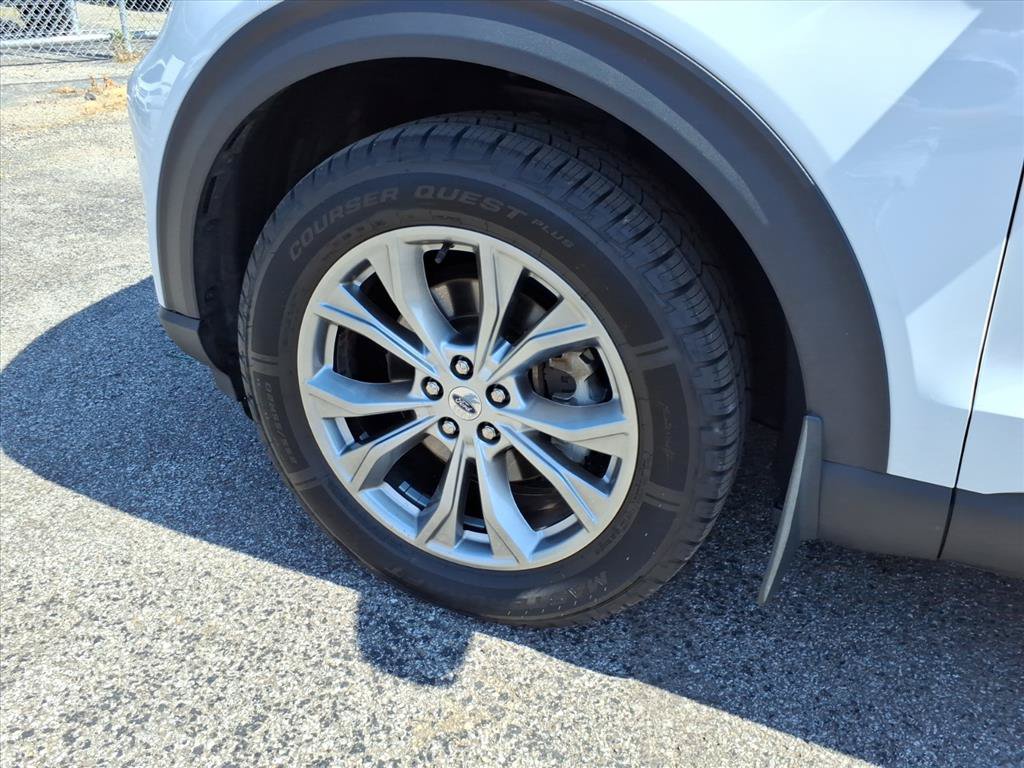 Used 2020 Ford Explorer XLT w/ Equipment Group 202A AWD/4WD image 9