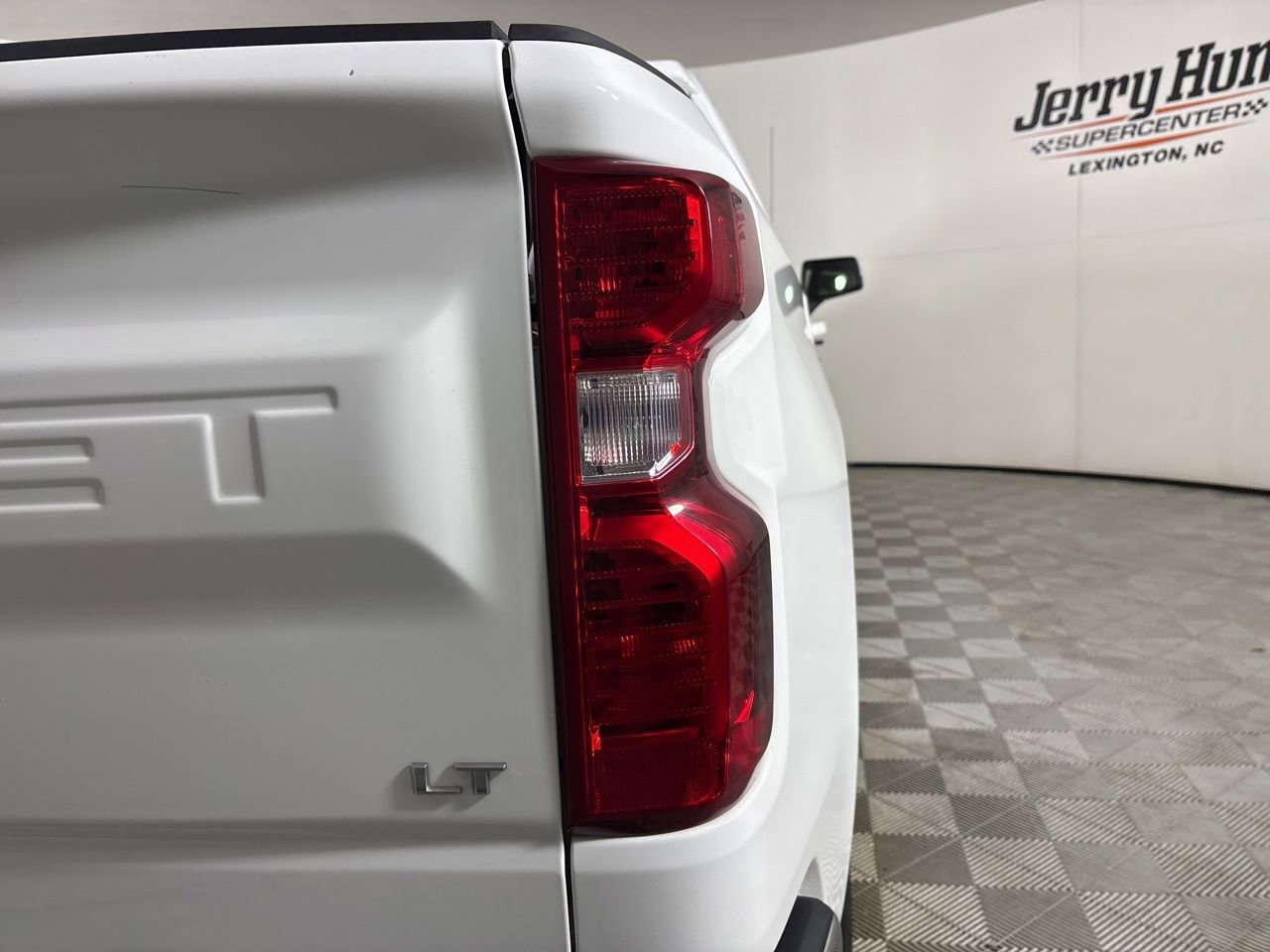 Used 2025 Chevrolet Silverado 1500 LT image 32