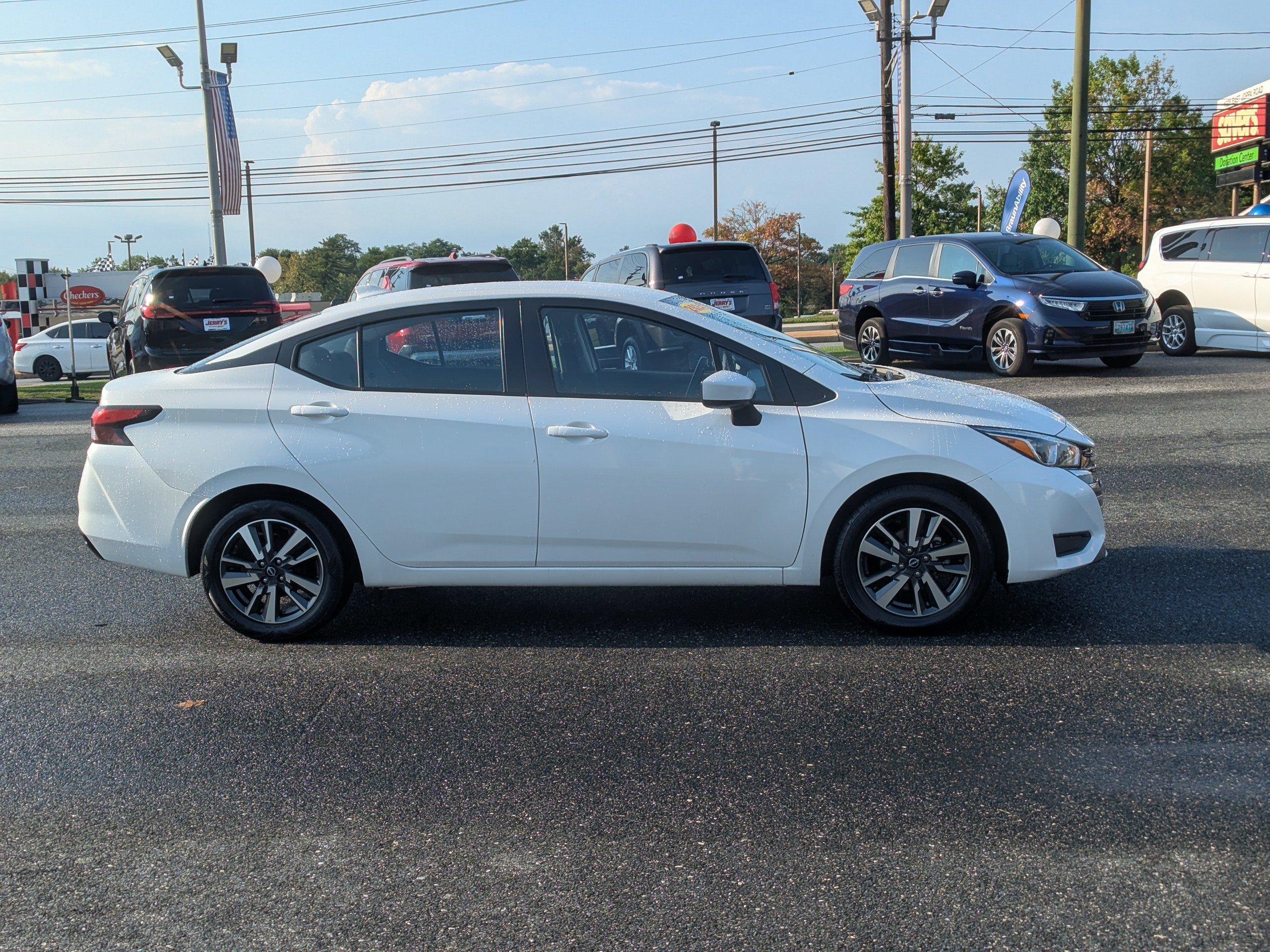 Used 2024 Nissan Versa SV FWD image 10