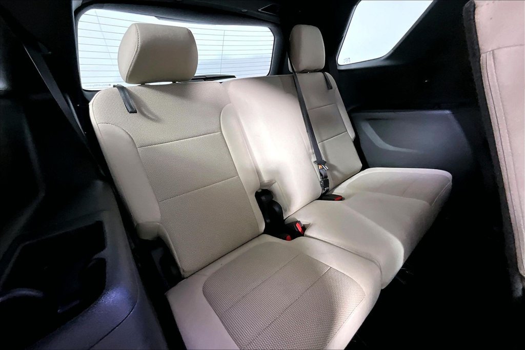 Used 2023 Chevrolet Traverse LS FWD image 28