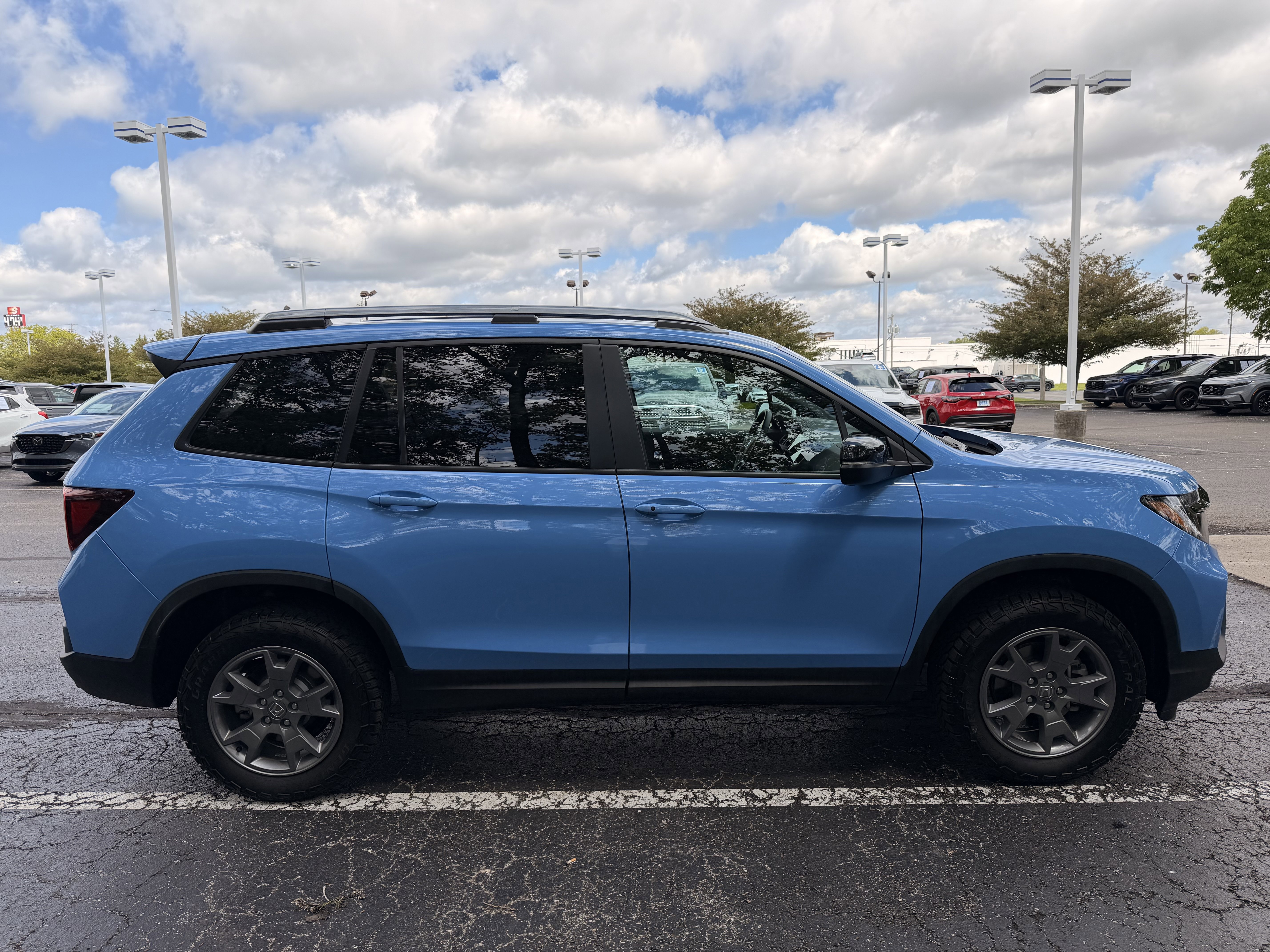 Used 2025 Honda Passport TrailSport image 2