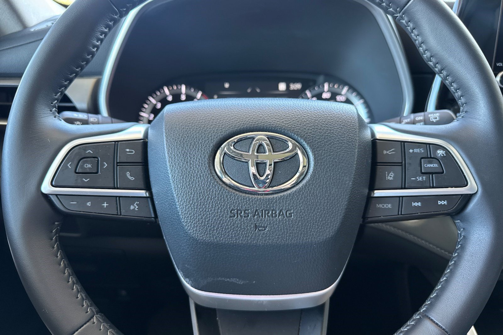 Used 2026 Toyota Highlander XLE AWD/4WD image 11