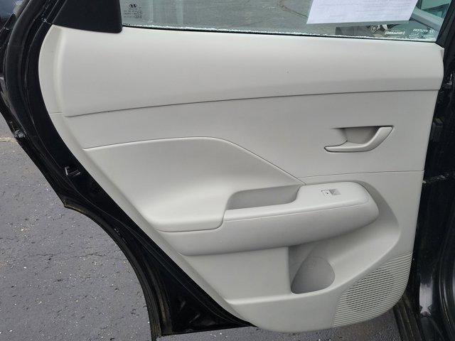 Used 2025 Hyundai Kona SE FWD image 8