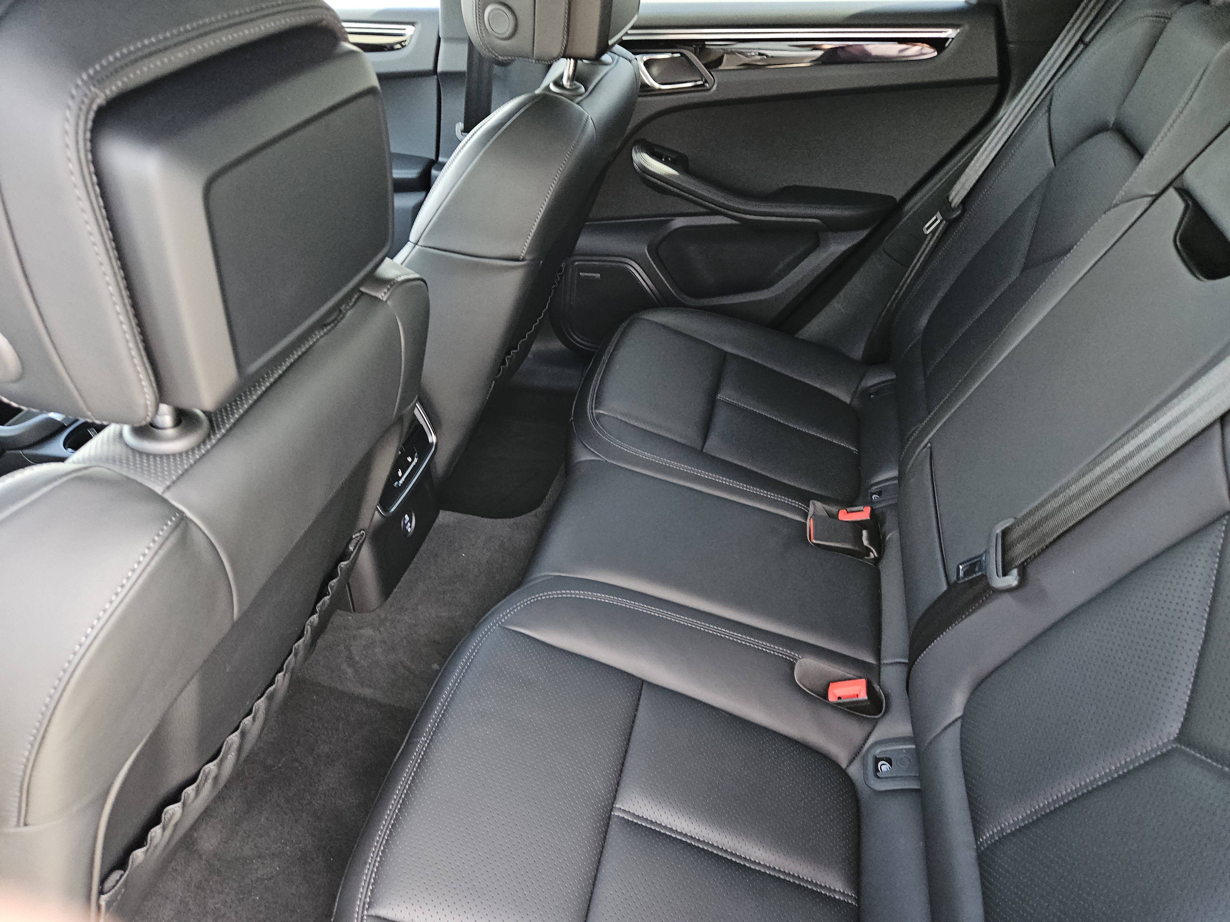 Certified 2026 Porsche Macan image 28