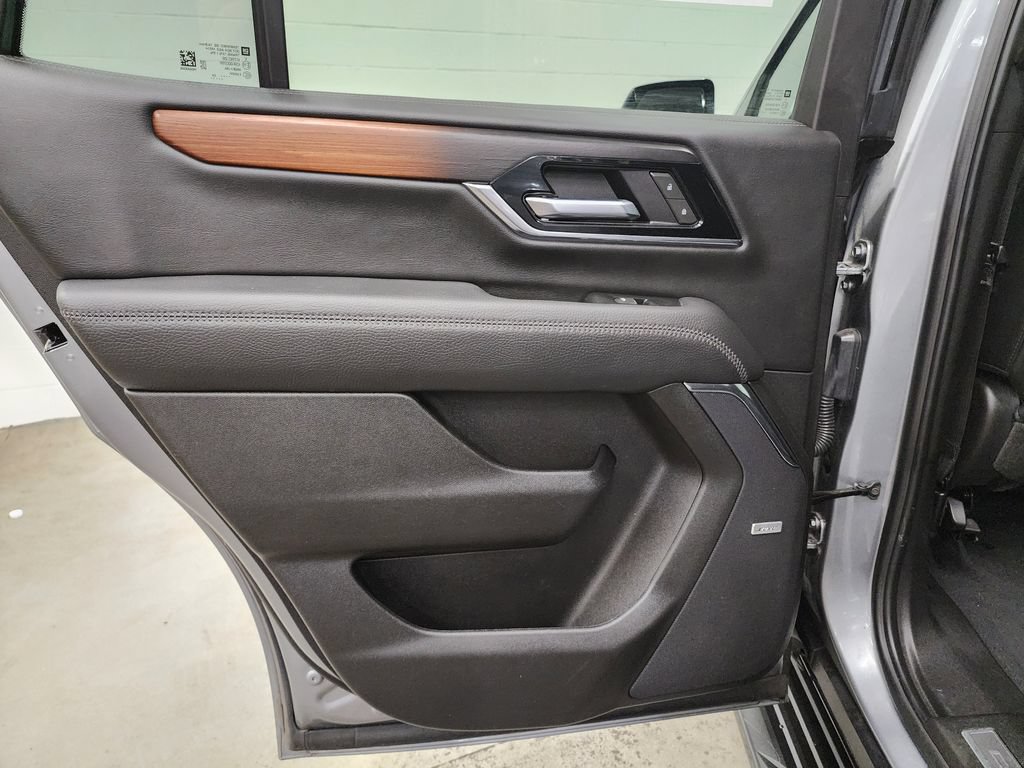 Used 2025 GMC Yukon Denali AWD/4WD image 23