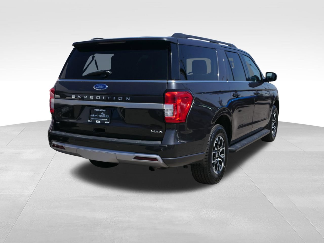 Used 2024 Ford Expedition Max XLT RWD image 2