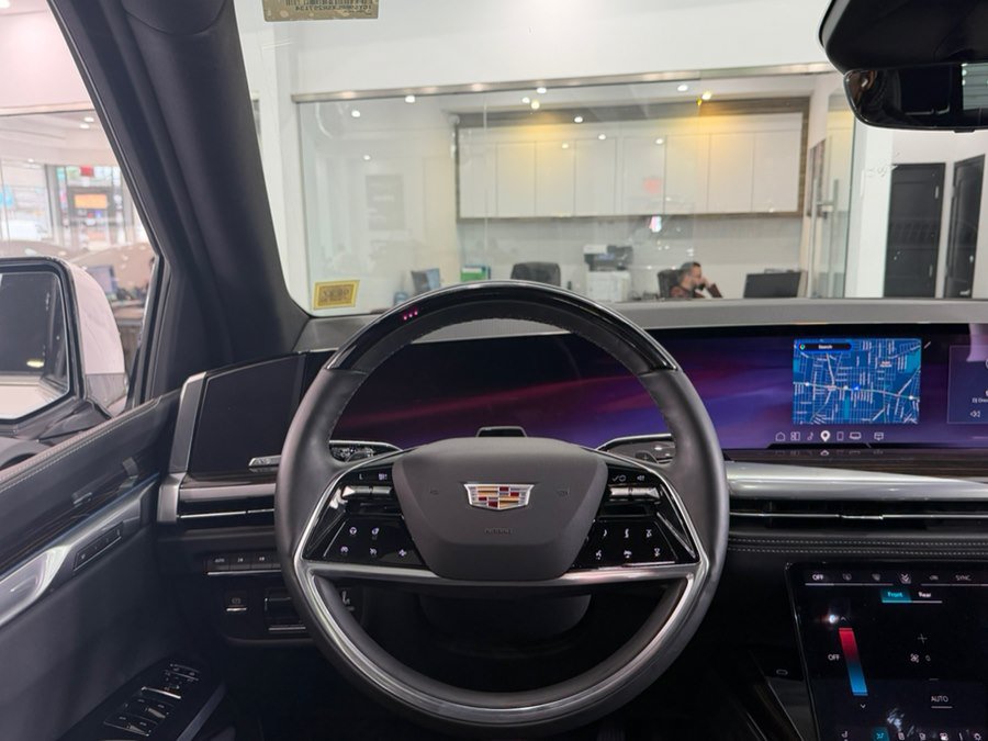 Used 2025 Cadillac Escalade Premium Luxury AWD/4WD image 19