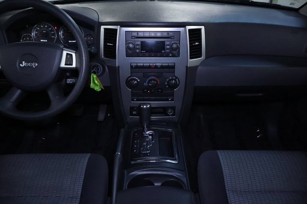 Used 2010 Jeep Grand Cherokee Laredo w/ Popular Equipment Group AWD/4WD image 17