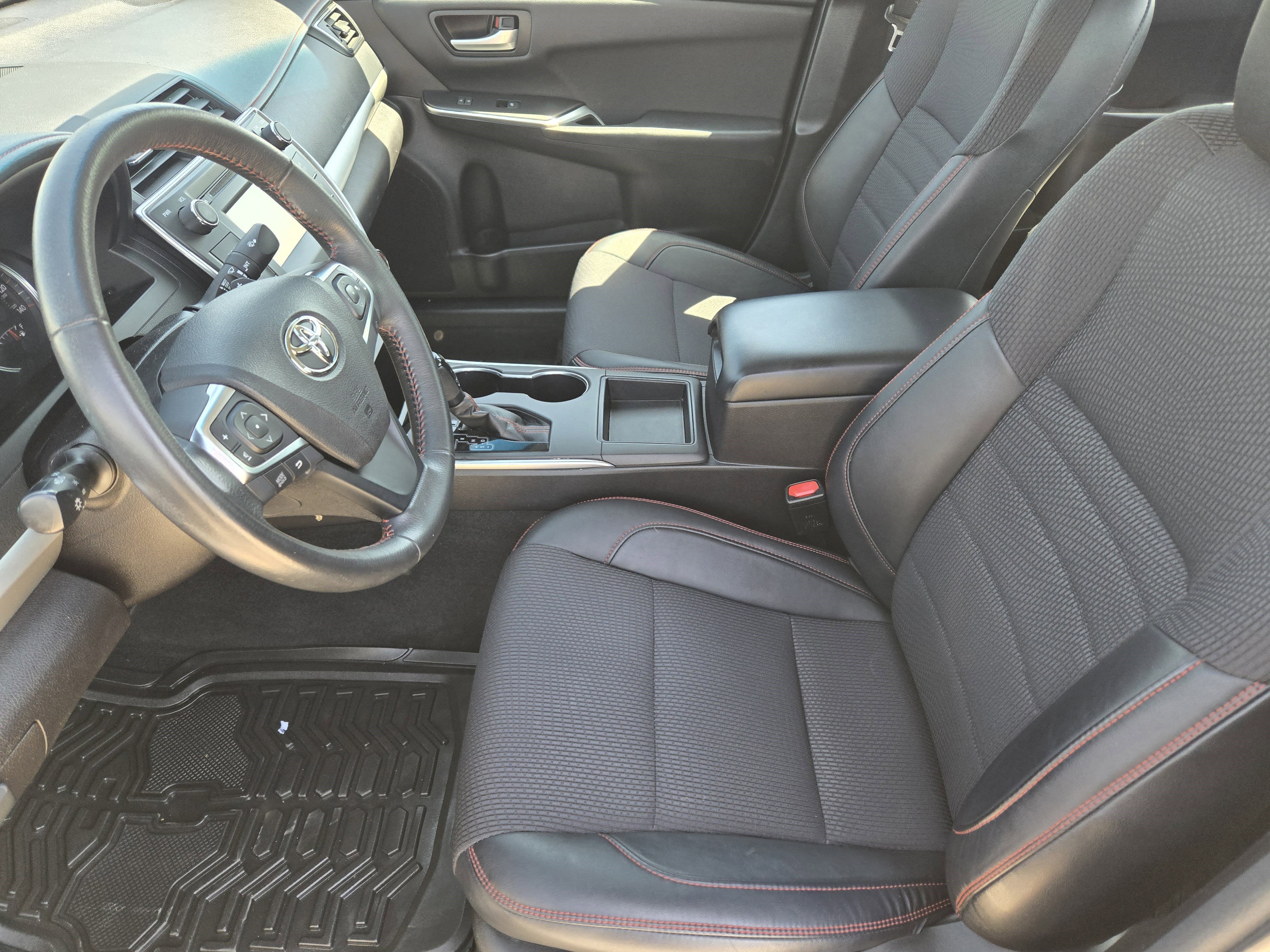 Used 2017 Toyota Camry SE image 6