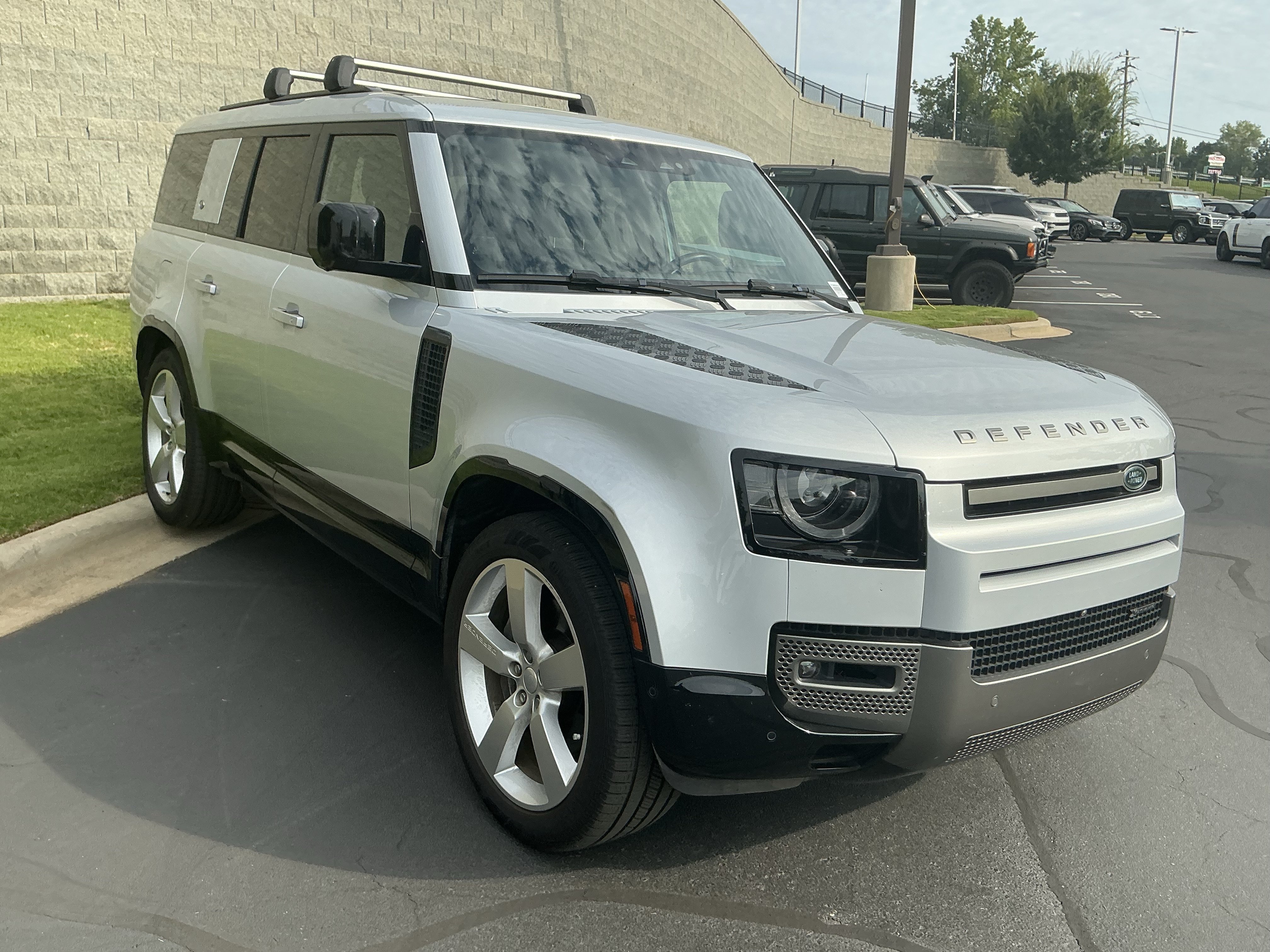 Certified 2023 Land Rover Defender 130 X-Dynamic SE AWD/4WD image 9