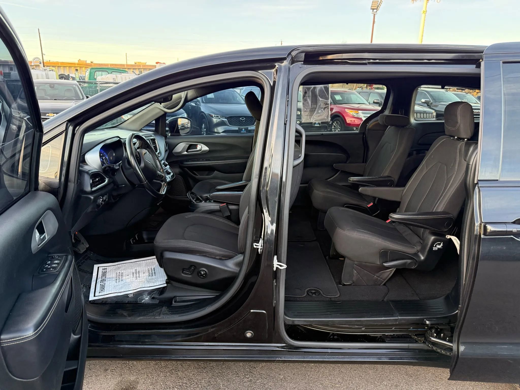 Used 2018 Chrysler Pacifica Touring Plus w/ S Appearance Package image 15